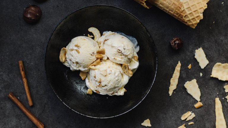 Olive oil ice cream elaiouvios